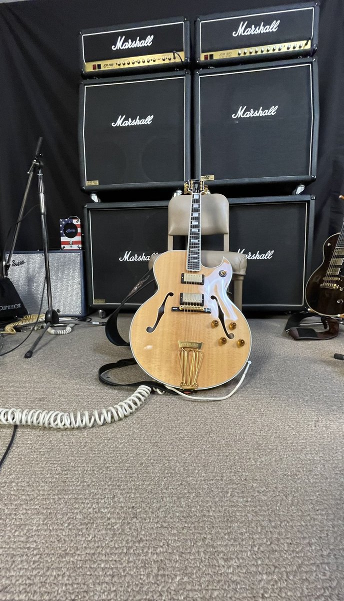 turkchgo's tweet image. Plotting and practicing to make some new guitar playing videos!! ❤️‍🔥🎸⚡️🔊✨ #gibsonbyrdland #marshallamps #bulletcable #suproamps #pignoseamps #onlyagibsonisgoodenough #gibson