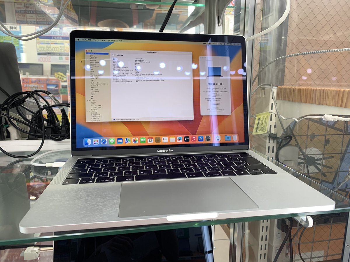 PCcomfullAKB4's tweet image. MacBook Pro 2019来ました〜🍎メモリ16GB、512GB(SSD)入りのモリモリ構成🍚
持ち運び楽ちんの13インチ♪持ち出して動画わ音楽編集をするのにピッタリ👍
パームレストに使用感が出ていますが、画面や天板の傷はほとんど無く、全体的にはキレイ✨

展示品限り！
#Apple #MacBookPro2019