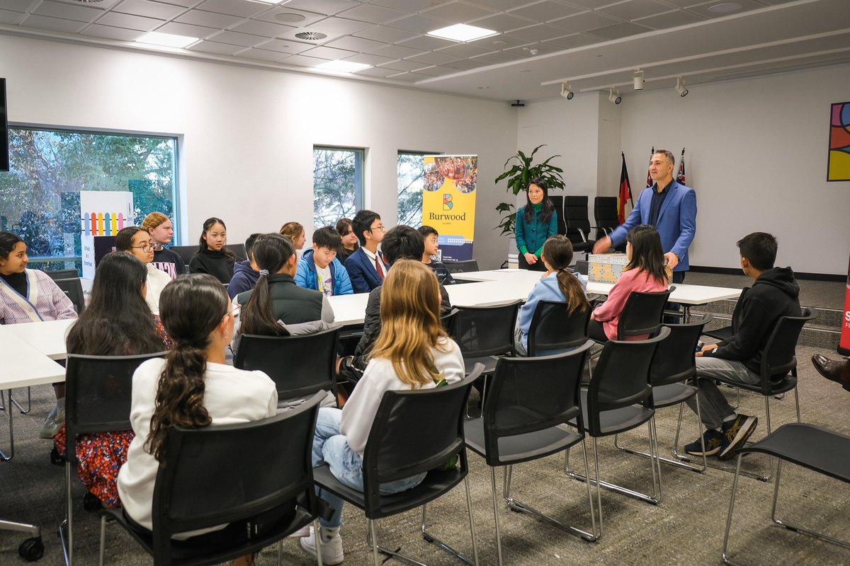 MayorofBurwood's tweet photo. Amazing to see so many engaged young people keen to learn more about government in Australia! I had a wonderful time popping in on @SallySitou Mock Parliament session here at Council &amp; having a chat about the role of Local Government

As Sally said, the future is in great hands! https://t.co/LsD171Z4XQ