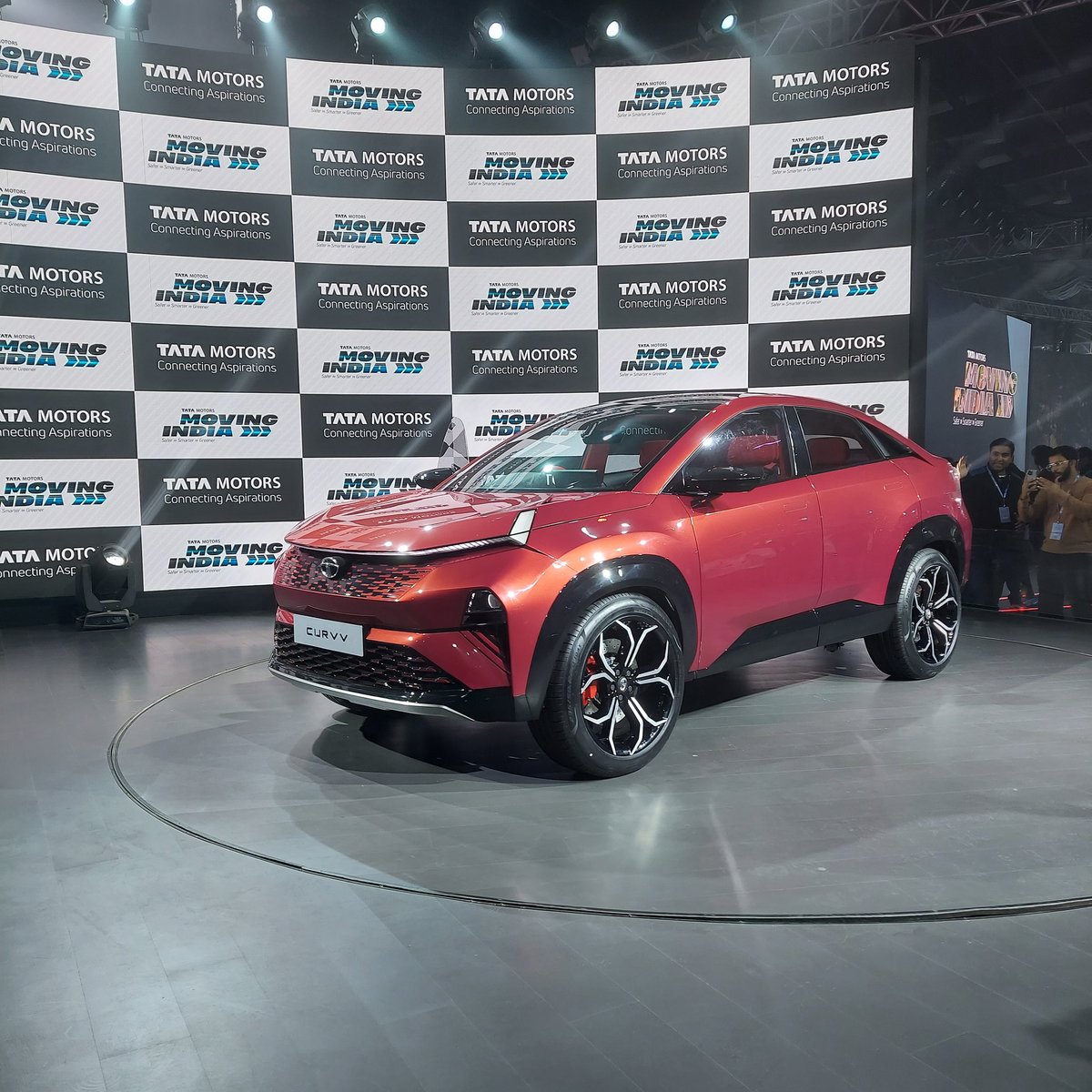 sumantbanerji's tweet image. #Hyundai vs #Tata 
With #Exter in to battle #Punch it might be the beginning of the end of that battle. Even without it, Hyundai has managed to hold firm &amp;amp; extended it's lead. In H1 2023, it was ahead by 21k vs 15k a year before.
Tata can still #Curvv it's way in though.