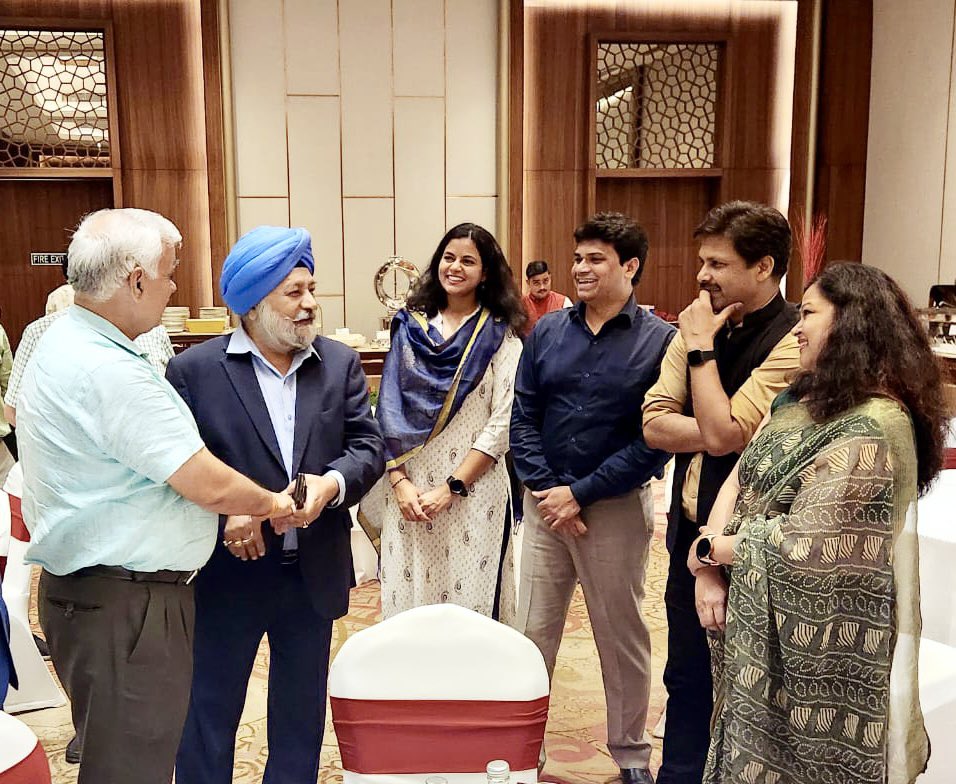 dr_hariom_ias's tweet photo. Dr Nirmaljeet Singh Kalsi, IAS (rtd) n Chairman National Council for Vocational Education and Training (NCEVT), is in Lucknow to understand the vocational n skill development roadmap of Uttar Pradesh for the ‘One Trillion Dollor’ economy.
#drhariomias #chiefsecup #upgovt #lucknow #skills #vocation #training #ncvet