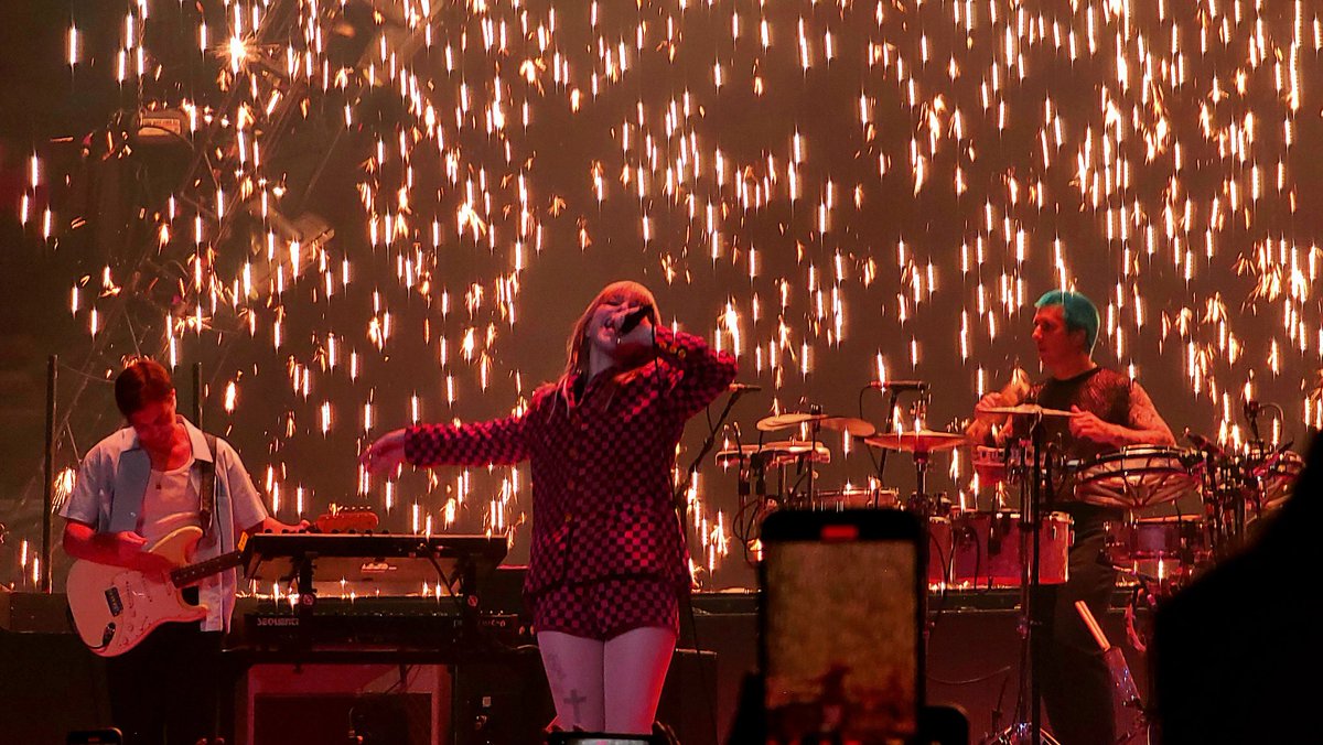 CoupDeJeebusz's tweet photo. Maybe a little thread of 📸 from Paramores concert in Houston last night #ParamoreHouston #ParamoreNorthAmerica https://t.co/gOrLgGZ1yx