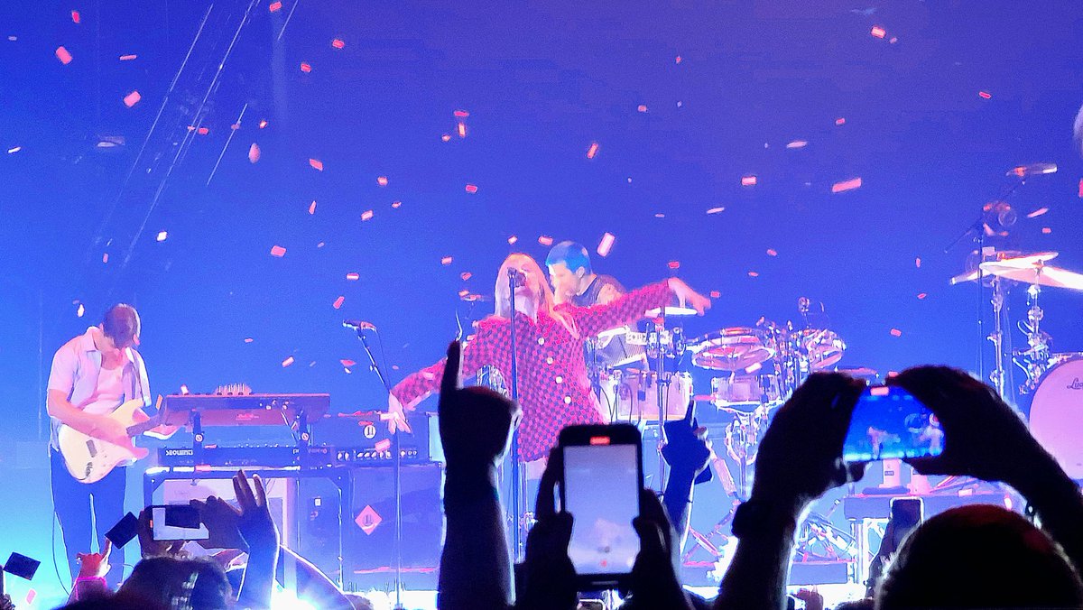 CoupDeJeebusz's tweet photo. Maybe a little thread of 📸 from Paramores concert in Houston last night #ParamoreHouston #ParamoreNorthAmerica https://t.co/gOrLgGZ1yx