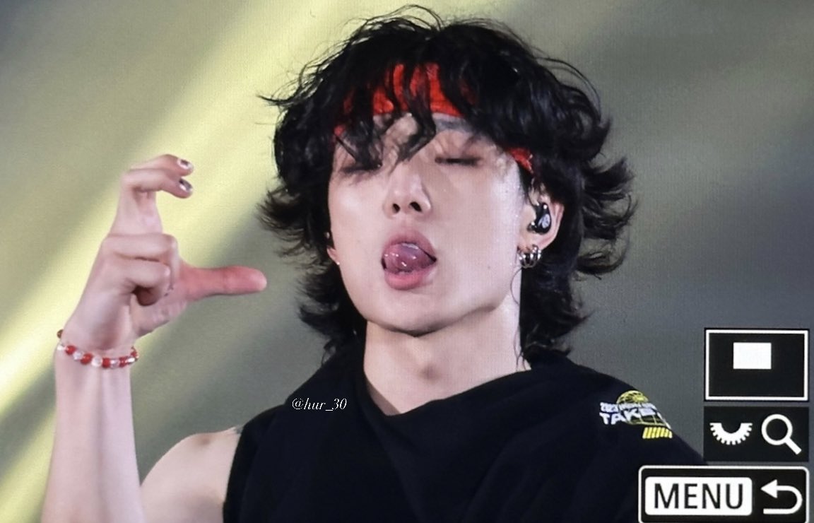 Shaarasarah's tweet photo. @lebah_cantiq Ya iyalah ga ngeuh, orang itu emng bukan bobby wkwkw... Yg dipermasalahi tuh krn dia bodyshaming tapi salah orang dan ga di takedown makanya rame banget...
Nih bobby nih pas dia ngetweet itu pas barengan sama foto ini diambil di osaka soalnya kony lagi konser https://t.co/YFZ0EUdXgc