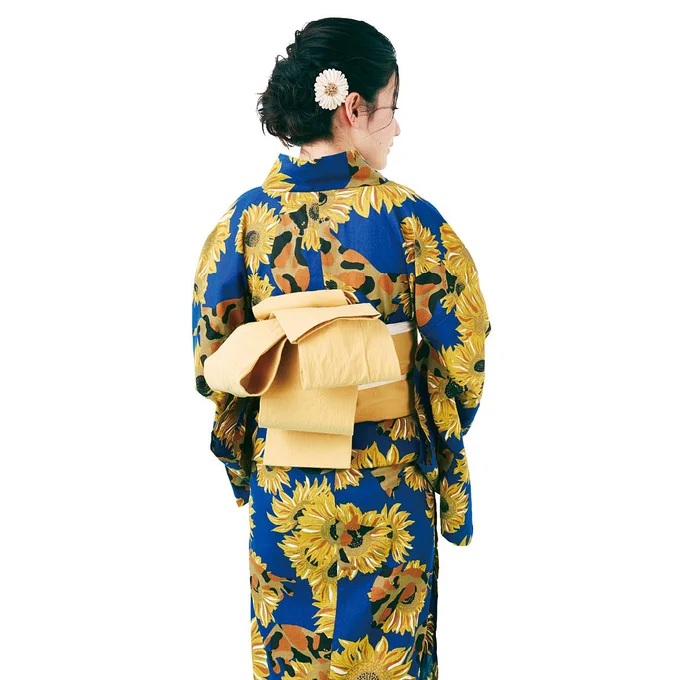 花火大会にサビ猫さんと出かけませんか? の猫部オリジナル浴衣が販売中  熱狂的ファンが多いサビ猫さんと、大人っぽいデフォルメの大輪のひまわりをモチーフに、上品な雰囲気で仕上げましたそれぞれ異なる個性豊かな模様にも注目です  詳細⇒