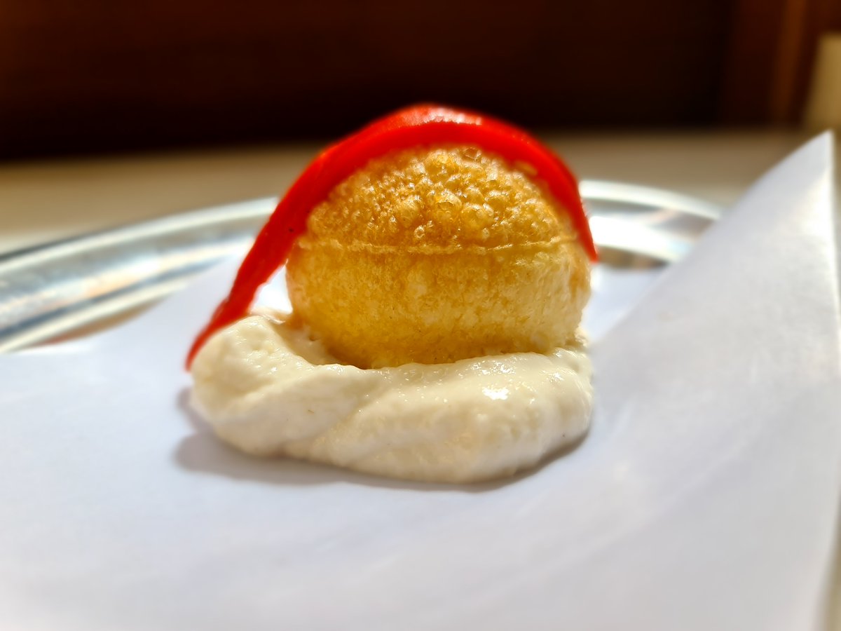 LifeAddicteds's tweet image. -Cod brandade stuffed fritter (€3/u).

#Food #cod #fritter