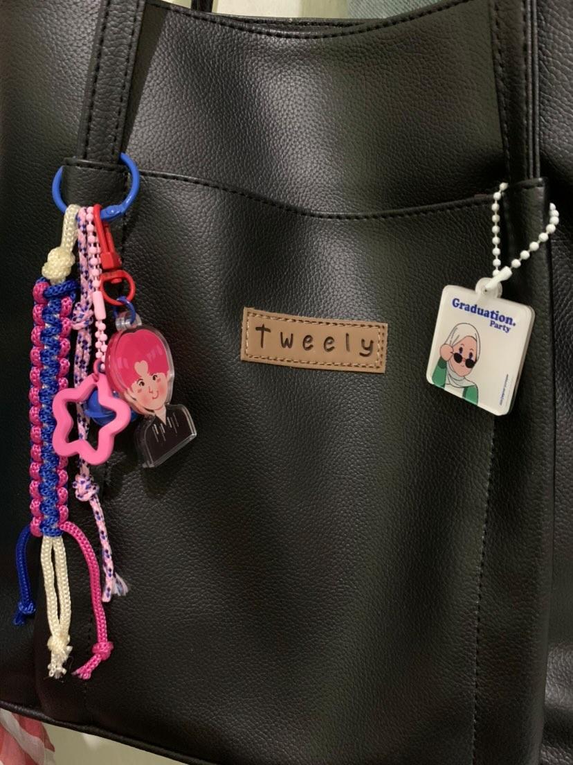oohsuccistudio's tweet photo. [ready stock]
°♡THE DREAM SHOW 2 ENCORE KEYCHAIN by @oohsuccistudio♡°
details product :
✅acrylic.
✅include clasp.
✅7 vers. member
link checkout: https://t.co/tvfsXEXDWS

#jeno #mark #renjun #haechan #chenle #jisung #jaemin #keychainnct #nctdream #THEDREAMSHOW2_In_YOUR_DREAM https://t.co/vkpjguOPcj