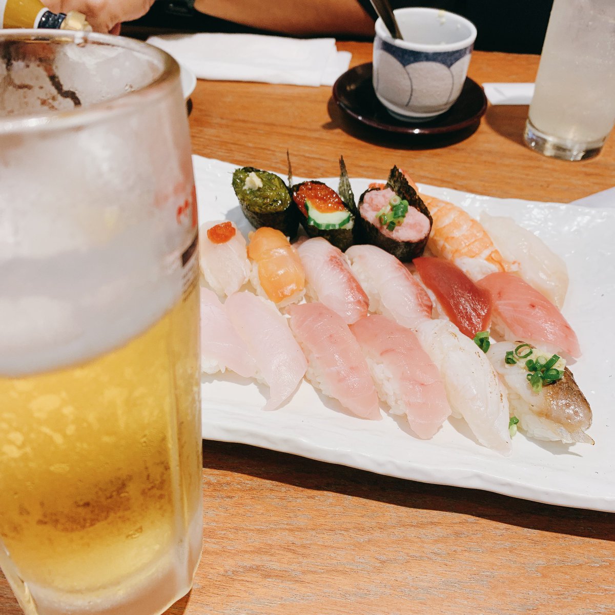 meeeeeeethyl's tweet photo. おしゅし食べ放題きた https://t.co/qvADve1EB9