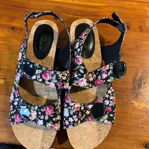 littlelibra85's tweet photo. So good I had to share! Check out all the items I'm loving on @Poshmarkapp from @discepatiposh #poshmark #fashion #style #shopmycloset #columbia #roshommerson #katespade: https://t.co/E5154vSVBW https://t.co/blrndi0yDU