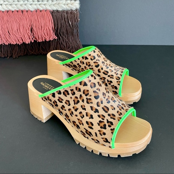JMaeQuam's tweet photo. So good I had to share! Check out all the items I'm loving on @Poshmarkapp #poshmark #fashion #style #shopmycloset #sephora #bffsbabes #swedishhasbeens: https://t.co/SK9rrGXAlR https://t.co/uibGMbjNUA
