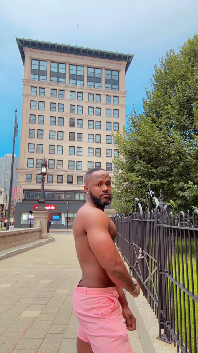 kachi_nna's tweet photo. Cheers to 37 ..
It’s my #birthday 
#black #gay #stillaboy https://t.co/bZdg2MaKii