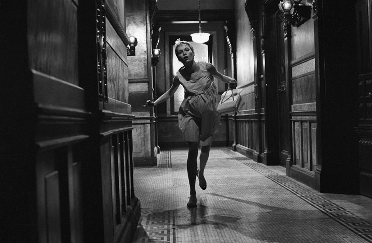 panicomx's tweet photo. #Paniquers, sabían que el primer corte de la película duraba 4 horas. Roman Polanski no sabía qué quitar, por lo que dejó que el editor Sam O'steen decidiera.🎬👻
#Panico #DatosDeTerror #Miedo #Suspenso https://t.co/GDdEbASwzr