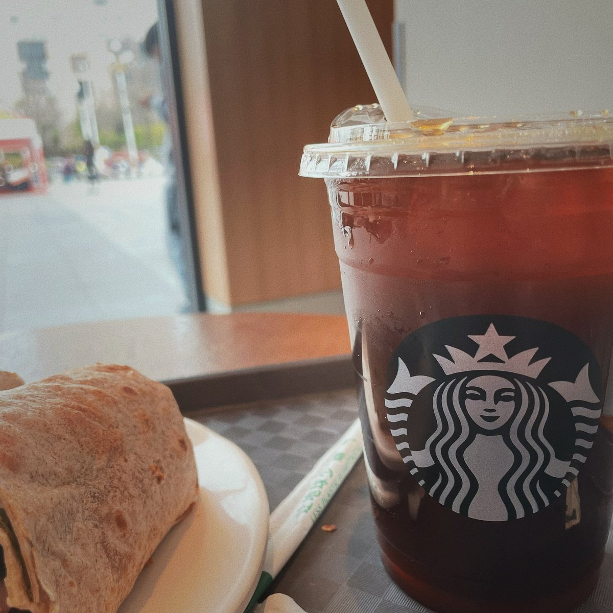 Tabithal048's tweet photo. Life is like a glass of Americano, it smells good but tastes bitter https://t.co/aBnHw6a5mS