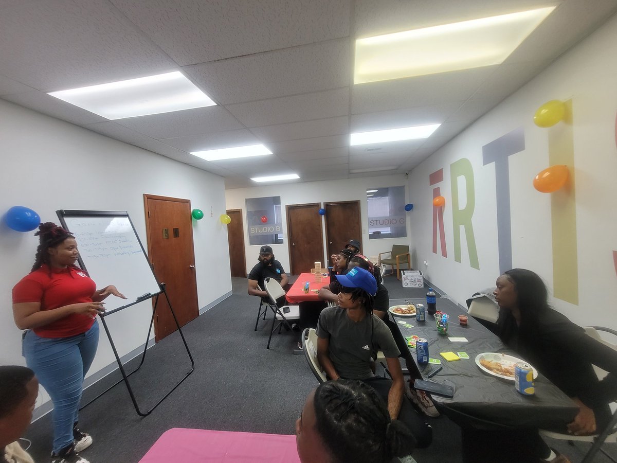 LavontSr's tweet photo. 1st My Chi My Future South Shore meeting under the @ChicagosMayor administration...we are proud to continue the brillance of @ChiFLAE vision to better connect and serve Chicago's youth! #MCMF https://t.co/OA6DynvePu