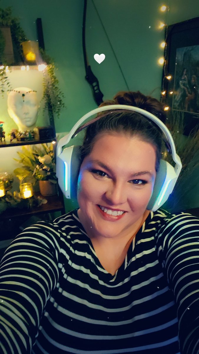 EirynaElf's tweet photo. LIVE! Come hang out? We've got stream stuff ๐ป, we've got deco stuff ๐ฎ, we've got #DDO โ๏ธ #WarlockLife โจ๏ธ on #Sarlona ๐
https://t.co/QHksB3gLtd https://t.co/ZZSfPAhP8b