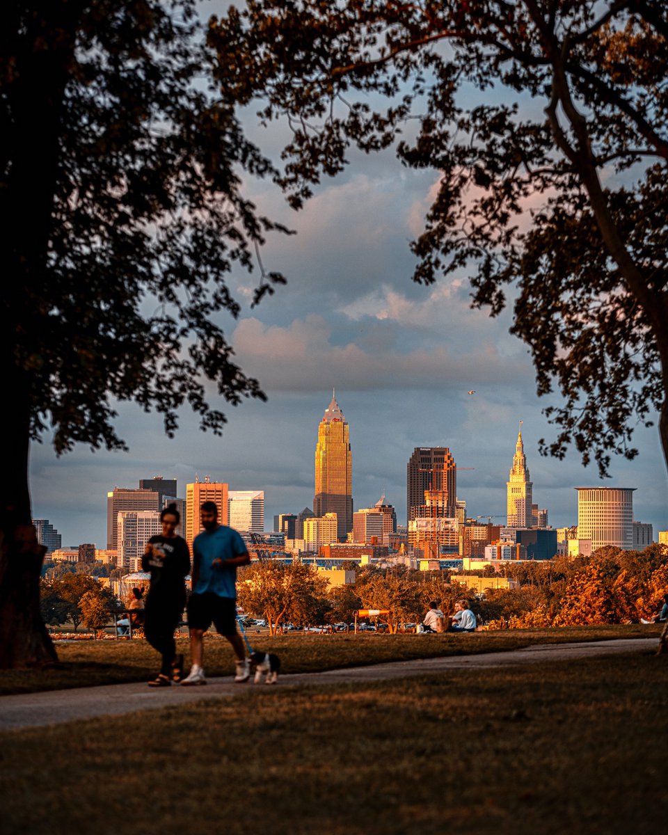 alexfarmerphoto's tweet photo. Sunsets in Cleveland 🌅 https://t.co/lTx85AqHmA