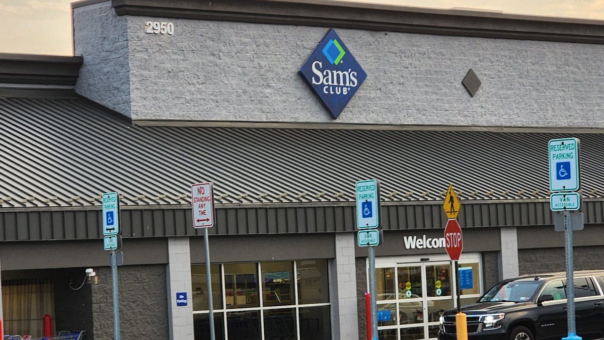 KDogg3000's tweet image. I love @SamsClub... Instead of announcing over the PA that the store is closing or that the store is closed they just have overzealous employees yell at you for trying ro get the last things you need.
#SamsClub #AntiConsumer
@Walmart @samsclubhelp