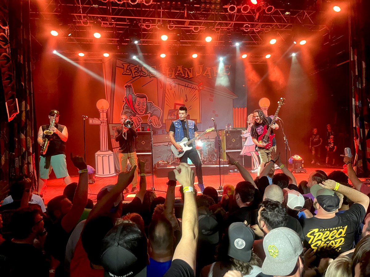 nate_schick's tweet photo. Best of luck to the remaining cities on the Hello Rockview tour. You will not compete with Cleveland.  @LessThanJake = 100% love and energy every time  @LessThanChris @LessThanJR @LessThanRAJ @gavfrontrow https://t.co/gdfHnQS4VP