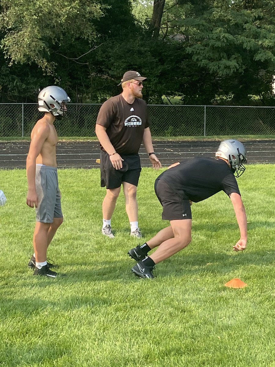 UnitedFootball_'s tweet photo. Great night of football at United Practice field with WMU players. Thank to all @WMU_Football  players who helped make our players better on and off the field. @EricWenzel5 @BooneBonnema @Tatehallock814 https://t.co/27ICrXjzrg