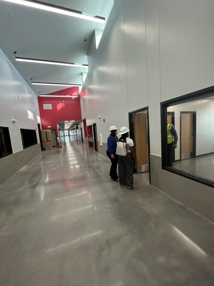 LGonzalez_GES's tweet photo. What's the #DVDifference? Your Asst. Supt of operation answers your request and arranges a tour of the new MS for a new AP hire in less than 24 hrs. #DVDifference #whateverittakes #welcometoDV #APsRock https://t.co/8rTxr6bHSD