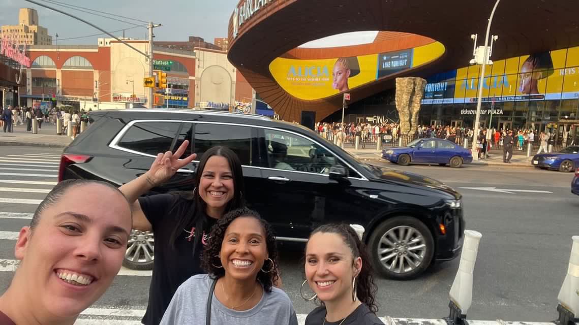 #AKFam Brasil and France in Barclays #Keys2thesummer <a href="/cibelle_music/">Cibelle 🇧🇷❤🇺🇲</a> <a href="/MeliBams/">MeliBam's. ⵣ - ⵎⴻⵍⵉⵙⵙⴰ - ⵣ</a> <a href="/frenchnuevayork/">Frenchnewyorker</a> ! We ready <a href="/aliciakeys/">Alicia Keys</a>! 💜✨🤗