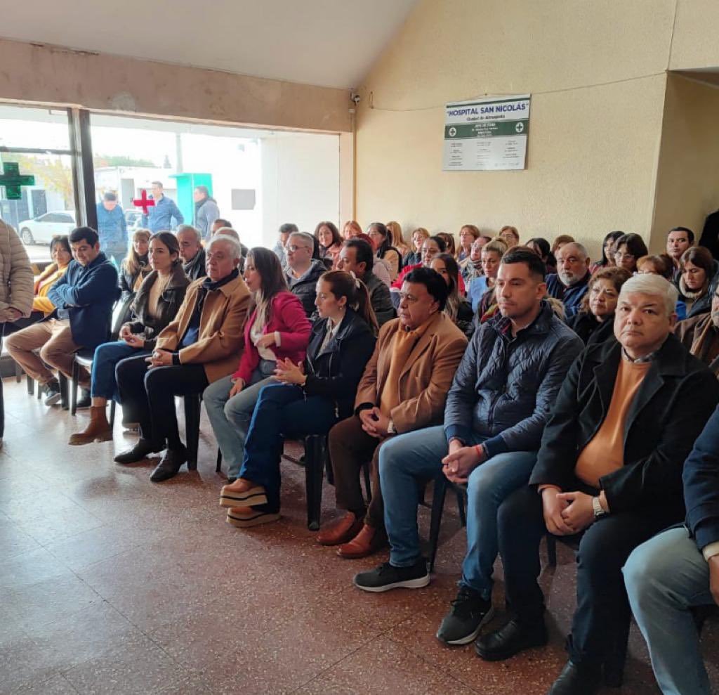 Nico_MartinezD's tweet photo. Gracias Gdor.  @QuintelaRicardo por su compromiso y constante atención a las necesidades de nuestro Dpto, esta vez acercando los insumos necesarios a nuestro Hospital por medio de sus Ministros de Salud @JuanVergaralr y de Desarrollo Social @turcomenem 

#ElCompromisoEsConVos https://t.co/sNfiBPaFqn