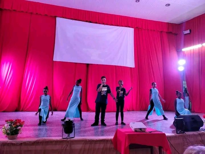 SubdirectoraDe's tweet photo. Hoy tuvimos el honor de participar en la  X Graduación de la Escuela Pedagógica en Cienfuegos. Contamos con nueva generación de docentes. Felicidades! #CubaMined #DPECienfuegos #CienfuegosXMásVictorias #70Moncada @FernandezMaryde @Eugeniocubano @LienMons @meneses_lionel https://t.co/fEhLp8qw3I