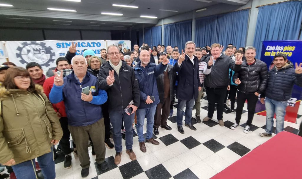 cachi_martinez's tweet photo. #Rafaela. Cerramos la campaña de nuestra lista #PODEMOSMAS junto al precandidato a diputado Diego Rush, integrante del Sindicato de la Carne de esa ciudad. Agradezco profundamente tanto a Diego como a los compañeros y compañeras que nos acompañan.
@FrenteRenovador https://t.co/Y9P6tQNukZ