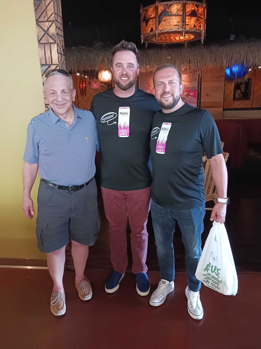 Had lunch & the opportunity to catch up with @Brandjectory members Jeff Maher & Brian Hill of MāKā here in #PHX on their visit to Sprouts Farmers Market! Lots of fun & great conversation!

#brands #emergingbrands #founders #entrepreneur #investors #investing #cpg #foodandbeverage