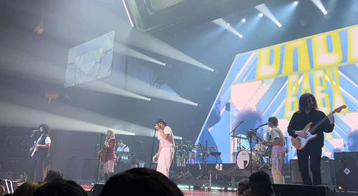 lorielainee's tweet photo. “And the blood in these veins
Isn’t pumping any less than it ever has
And that’s the hope I have
The only thing I know that’s keeping me alive”
Can’t even explain how much I love this band 😭✨💕 #ParamoreHouston #paramoreinnorthamerica https://t.co/n0wqjX2g7Z