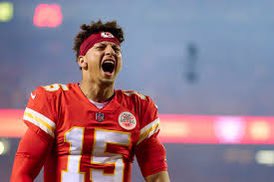 MattAnderson_8's tweet photo. Patrick Mahomes postgame w/his friends and family after winning a close football game “I AM HERE, I AM HERE”

Kirk Cousins postgame w/his friends and family after winning a close football game “This is the best way to finish a hard days work. We built a good fire Coop”

I love it https://t.co/Lc94IqAhgl
