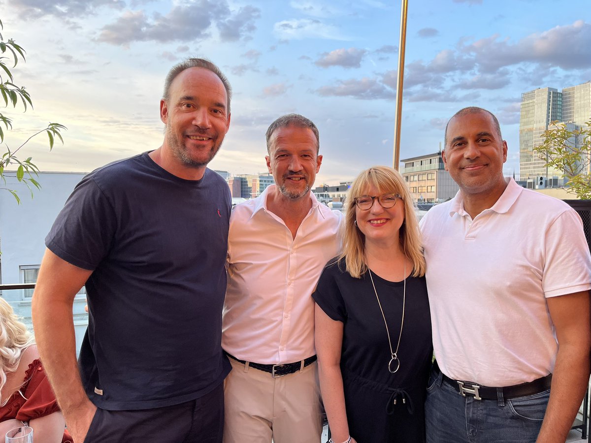 dirk_adam's tweet photo. Hat mich sehr gefreut, liebe Sonja, dass Du heute dabei warst. 😃👍🏼 #EditorsTalk @s_pahl @FrediBobic1971 @SIGermany #Frankfurt https://t.co/RtEprBE4bw