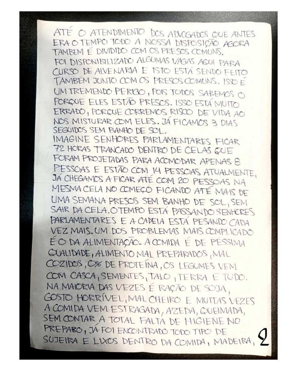 karinamichelin's tweet photo. 🚨 Exclusivo - Carta de socorro dos presos políticos na Papuda e na Colmeia.

Atenção senhores parlamentares - Essa carta acaba de chegar até mim, mas ela tem como destinatário todos vocês. 
Ela foi escrita pelos presos políticos que relatam suas condições físicas, psíquicas e espiritual. 

As coisas estão ficando cada dia mais complicadas, o risco de morte se torna eminente, essas pessoas estão vivendo uma situação degradante e desumana. Dizem que não existe tortura no Brasil - mas eles estão sendo torturados, sacrificados, empurrados ao vale da morte sem nenhuma piedade. 

Uma senhora com câncer, perdeu sua mama sem direito à tratamento digno e adequado, hoje beira a morte. Pais de família ( marido e mulher) ambos presos, deixando 3 filhos de menor aos cuidados da avó sem recurso. Cacique Serere sem tratamento adequado para sua diabete 2, que infelizmente se agrava a cada dia que passa. Uma senhora que recebe a notícia do falecimento da mãe sem ter direito a ir ao velório… Todas essas pessoas estão cumprido pena sem ter condenação e nem mesmo ação penal em curso. Isso é grave!!! 

Enquanto isso, eles assistem traficantes, pedófilos, assassinos, criminosos de alta periculosidade saírem da cadeia na maior facilidade. Esse é o regime nefasto que nos assola. 

Isso não pode continuar assim! Centenas e milhares de pessoas foram presas injustamente, estão esquecidas na cadeia há mais de 6 meses, eles não sabem mais a quem recorrer. Eles não podem esperar esse circo da CPMI acabar, eles precisam de ações rápidas, tempestivas, consistentes. 

A vida dessas pessoas está em risco, elas não merecem esse fim! 
Parlamentares - Levantem-se!!! 

Envie essa carta a todos os parlamentares, não podemos ser coniventes com essas atrocidades.