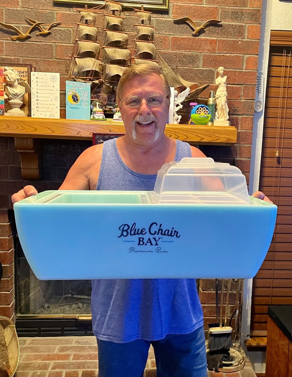 kieshabaker's tweet photo. Check out @BlueChairBayRum @RevoCoolers We bought one for my father-in-law for his birthday/fatherβs day/retirement and he loves it! πππΎπ
#BlueChairBayContest https://t.co/65r9LLgci9