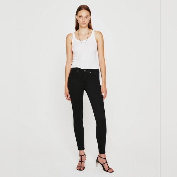 mopritt08's tweet photo. So good I had to share! Check out all the items I'm loving on @Poshmarkapp from @courtneyvolek #poshmark #fashion #style #shopmycloset #tedbakerlondon #agadrianogoldschmied #bandofgypsies: https://t.co/aEIaCcVDFF https://t.co/GOAT1cjwQm