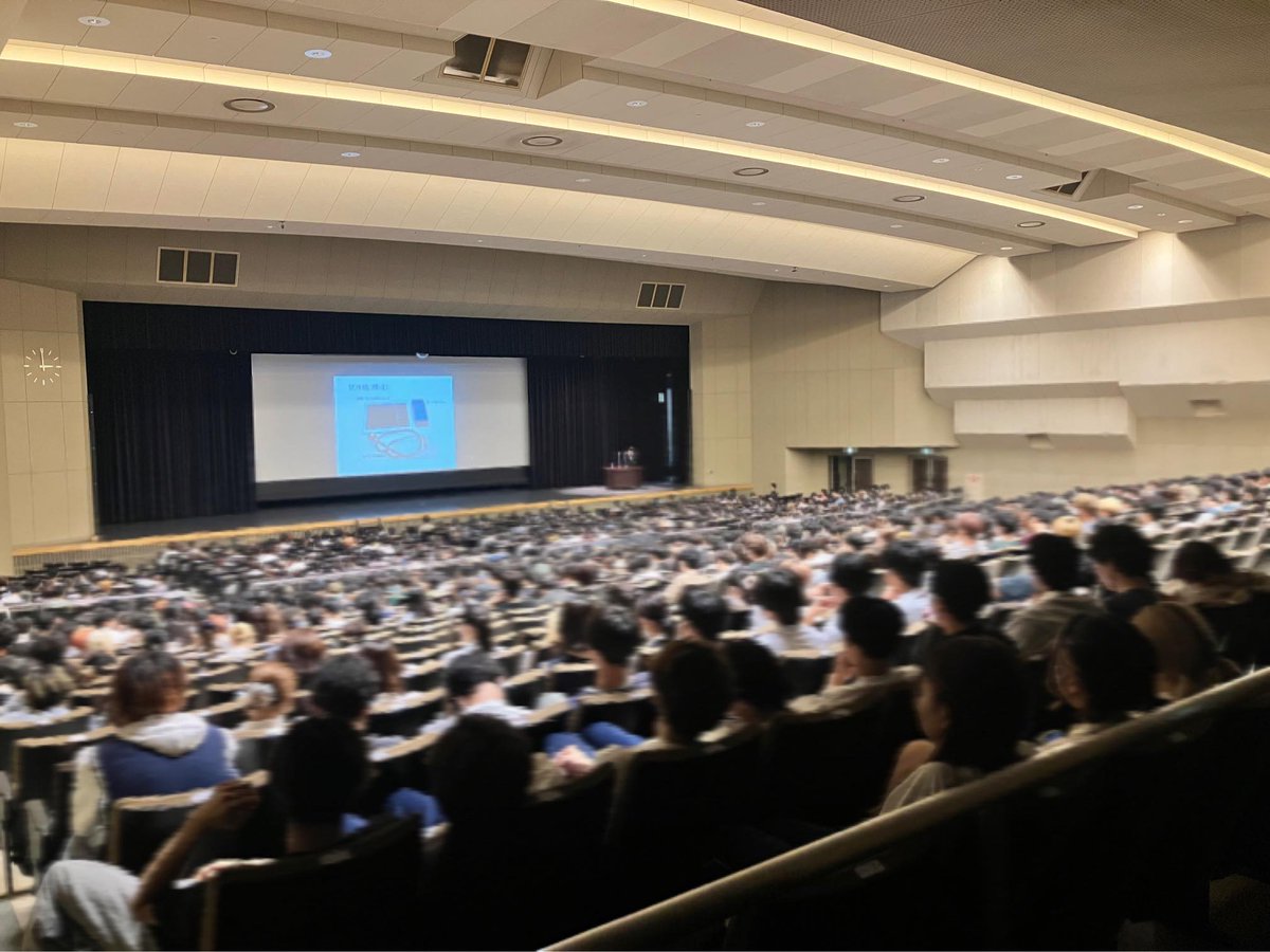 KotaHada's tweet photo. 中央大学附属高等学校で、1200人の前で、講演会をやらせてもらった。
​先生方からも色々良い反応を頂けた気もする。
​ＡＩでマラリアの発生を予測したり、世界を大きく変えるのはイノベーションだと思います。そして、それらをやるのは、君たちの世代だよと最後にお伝えさせてもらった。 https://t.co/2BPmcy3S3s