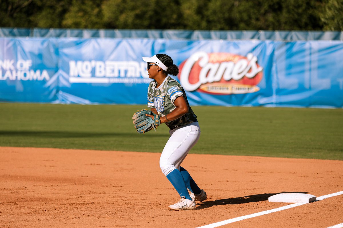 Spark closes out the 2nd with a 6-4-3 TRIPLE PLAY!

TOP 3: Spark 0, Vipers 1