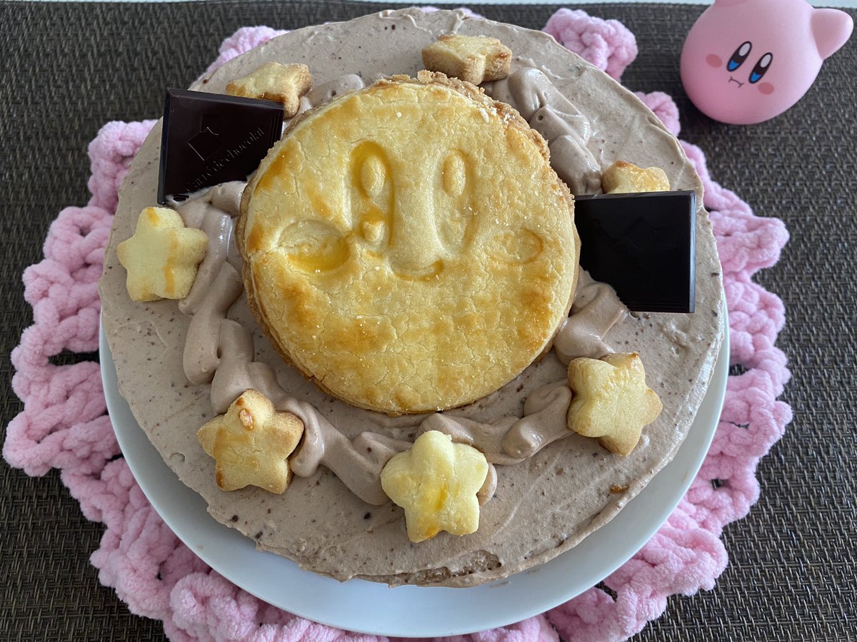 kowake1's tweet photo. 誕生日ケーキ
カービィのクッキー🍪
作ってのせました
チョコバナナケーキです
#カービィ #kirby https://t.co/VethDGzgXe