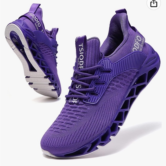 cnmparker's tweet photo. So good I had to share! Check out all the items I'm loving on @Poshmarkapp #poshmark #fashion #style #shopmycloset #drscholls: https://t.co/Mt6hAtOHJf https://t.co/6sEfcm8RYv