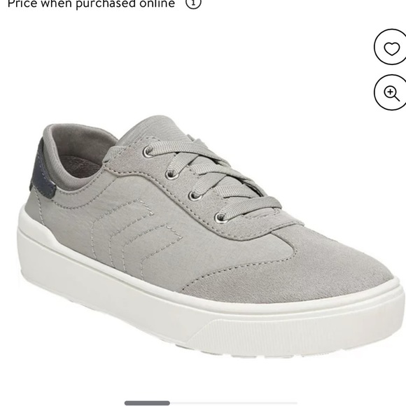 cnmparker's tweet photo. So good I had to share! Check out all the items I'm loving on @Poshmarkapp #poshmark #fashion #style #shopmycloset #drscholls: https://t.co/Mt6hAtOHJf https://t.co/6sEfcm8RYv