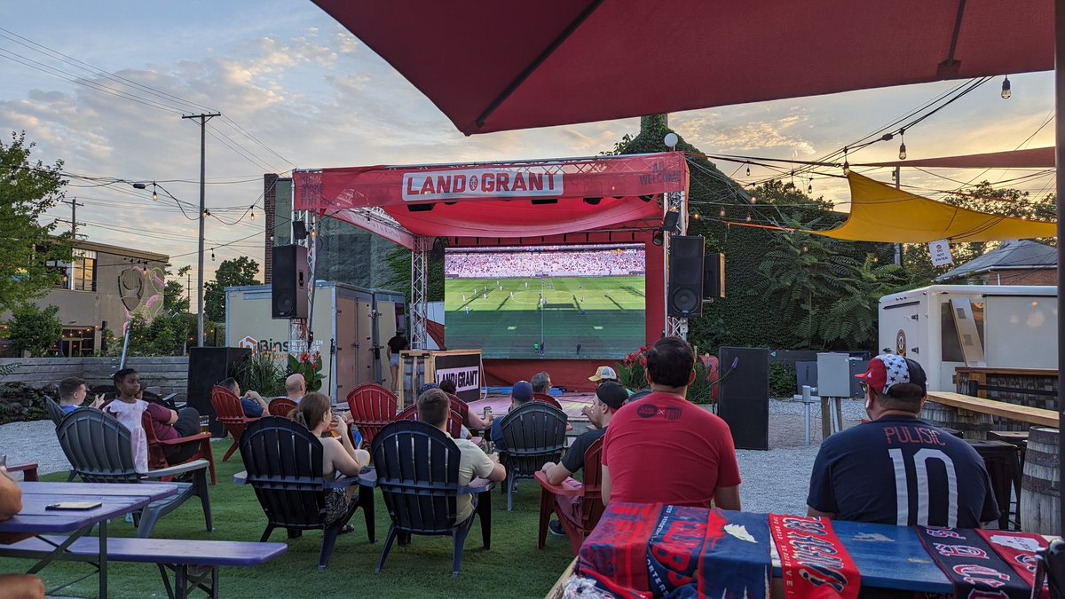 AOColumbus's tweet photo. We made it outside!  2nd half, here we go. https://t.co/Ki4EQ0zlHa