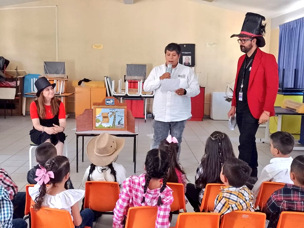 IEEAGS's tweet photo. A través del cuento "Cuatro Amigos", nuestro equipo de Educación Cívica promueve los valores democráticos entre las infancias, teniendo como principal herramienta el teatro de papel.

Hoy fue el turno del Jardín de Niños "Gregorio Torres Quintero".

#EducaciónCívica🙋🏿‍♀️📚🗳🙋🏽 https://t.co/iyH1Kkc4AR