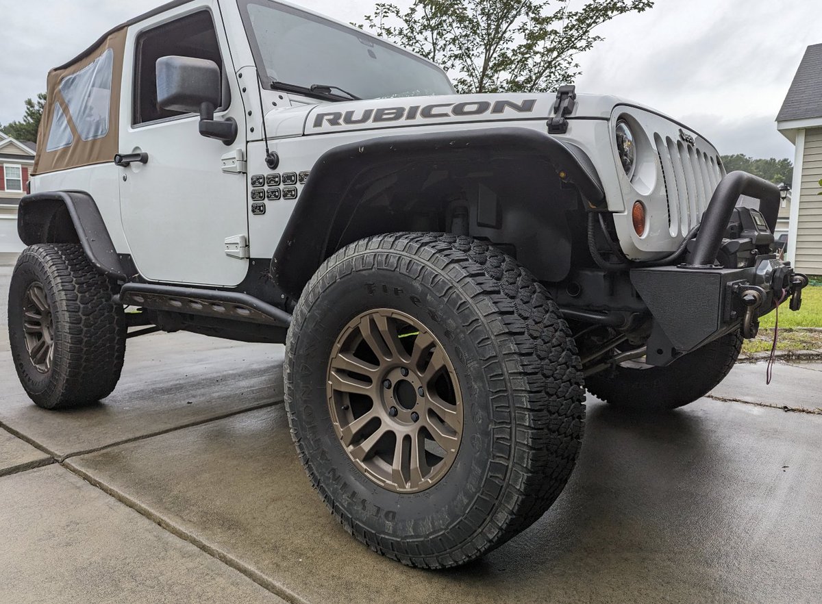 CrawlingKraken's tweet photo. The progression of my Jeep's wheels that came on it to the bronze paint DIY paint job to get the look I was going for, didn't turn out too bad if I say so myself 😏 aged real well too, no chips or peeling after 2 years.

#jeep #wheelwednesday #bronzing #bronze #diy #diyprojects https://t.co/0Yb8kbhP1k