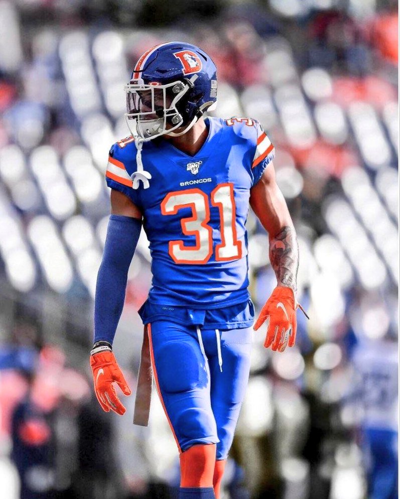 jordanthelam19's tweet photo. When will the broncos reveal new uniforms? #BroncosCountry
@Broncos @dleech9 https://t.co/VA3dUiDEUX