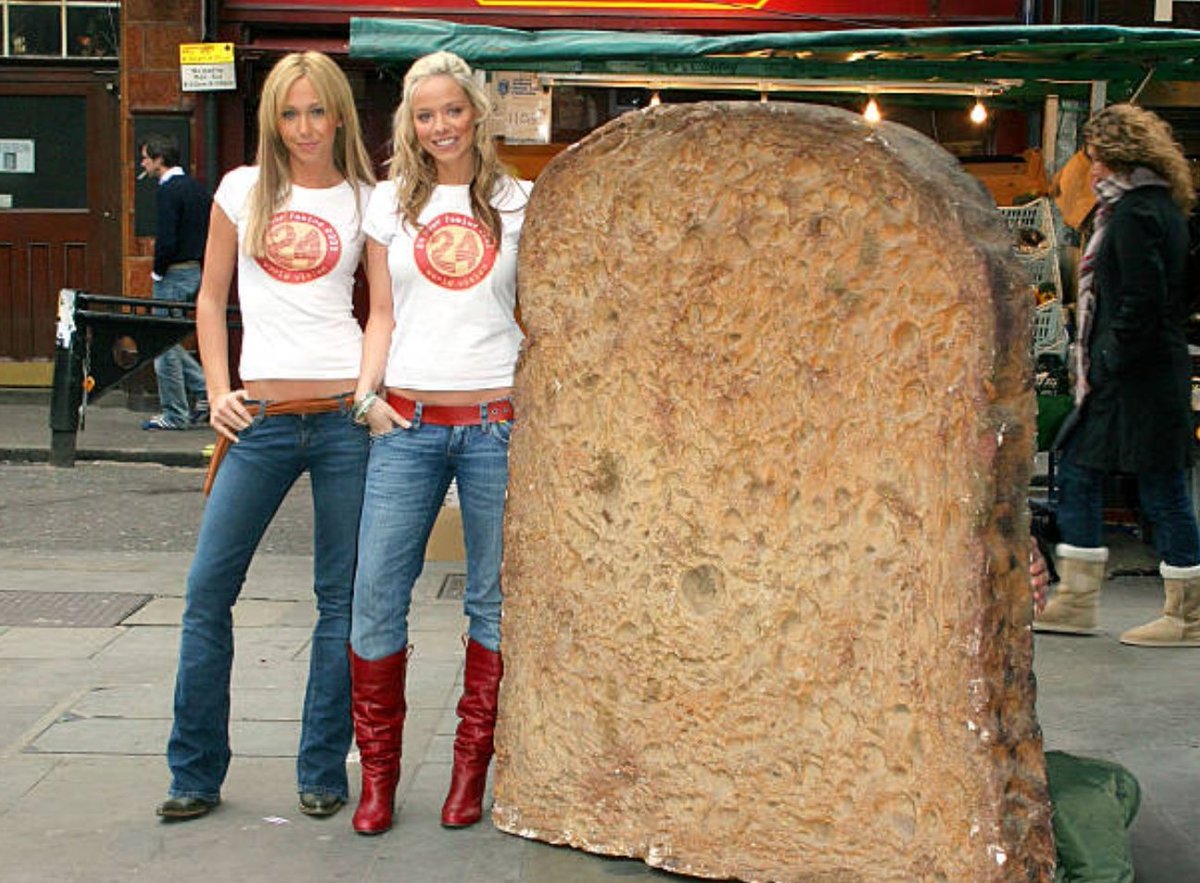Him: You better not be Jenny Frost and Liz McClarnon serving cunt next to a giant piece of bread when I get there!

Me: https://t.co/XzAaBRd7Ok