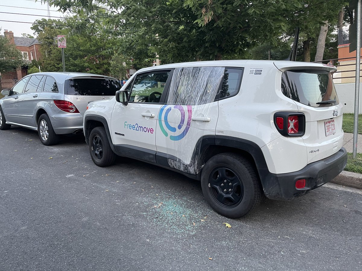 zackdbolton's tweet photo. @Free2Move when can you move this damaged car on the 1400 block of Rittenhouse St NW? It’s been here for a while and just keeps taking up valuable parking spots for DC residents. No one will use it in this condition. Also, can you clean up the glass on the way out? Thank you! https://t.co/cQFFzXXeow