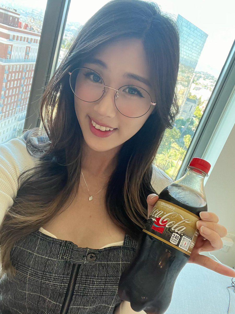happy evening! 

Let's try the new Coca-Cola Ultimate Limited Edition flavor that @cocacola and @leagueoflegends created together! Join me on stream w/ @Luxx and you could get some for free! #ad #CocaColaUltimate #RealMagic #CocaColaCreations