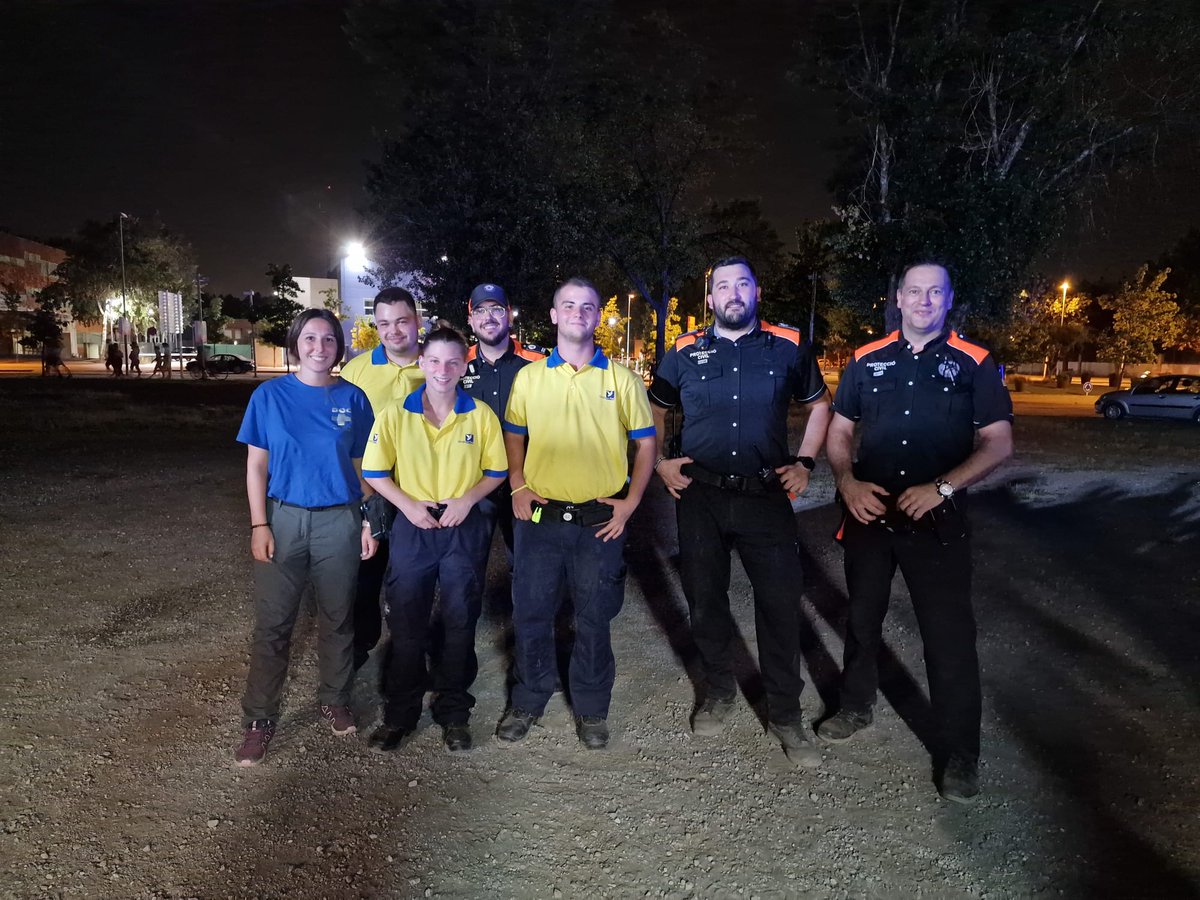 Bona nit!
Finalitzem la segona nit dels concerts del Mollet Music Week sense cap tipus d'incidència. 
Aquests dies, també estem treballant en coordinació amb els companys de l'equip sanitari del <a href="/GrupPau/">GrupLaPau</a> i el millor de tot, és el bon rotllo que hi ha entre veïns de carpa 🫶