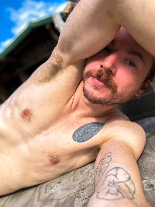 Sun bathing makes everything a little easier https://t.co/ASgV1PdLxI<a href="/tag/obviousthirsttrap"class="tags"><span>#obviousthirsttrap</span></a>