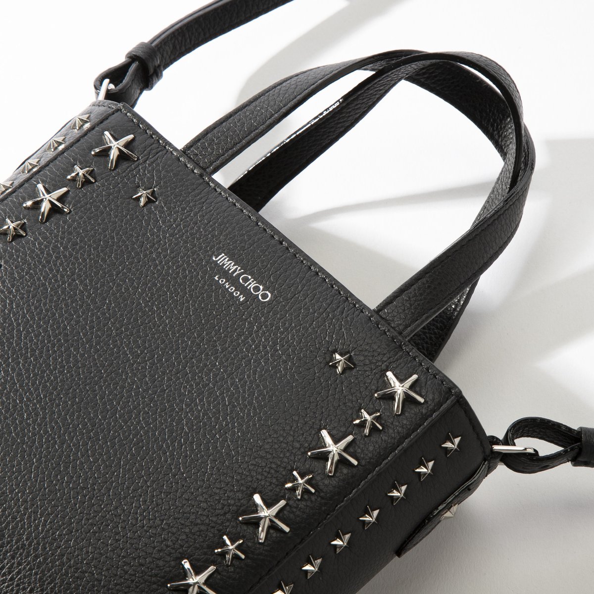 s_FITHOUSE's tweet photo. #JIMMY_CHOO／#ジミーチュウ
ロンドン発のラグジュアリーブランド、JIMMY CHOO。1996年のブランド創立以来、卓越したクラフツマンシップと、センシュアルでありながらも遊び心溢れるコレクションを展開し、セレブリティをはじめ、世界中の女性を魅了しています。
https://t.co/yuvYFi1YYW https://t.co/EnVrZbQ09Q